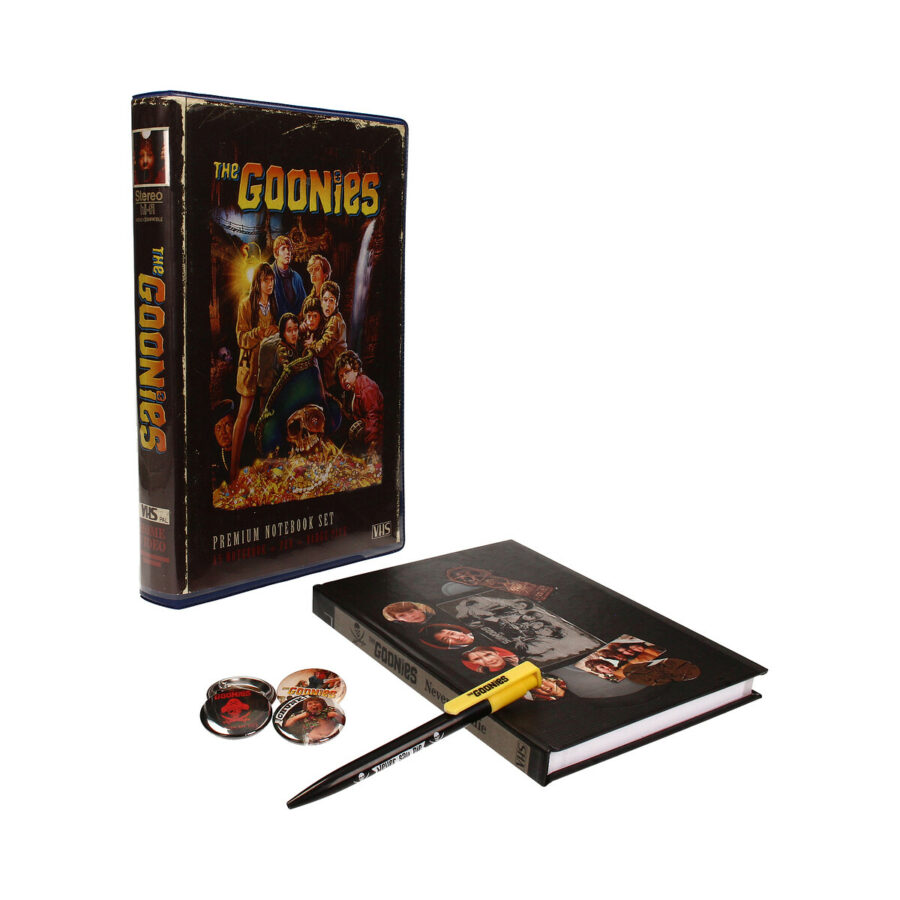 THE GOONIES SET PAPELERIA VHS (LIBRETA, CHAPAS Y BOLIGRAFO) THE GOONIES